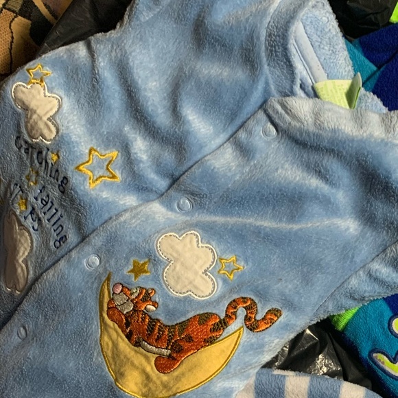Disney Winnie the Pooh Velvety Footies - Picture 2 of 4